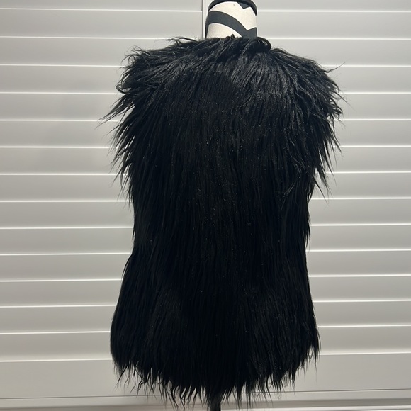 Say What Faux Fur Black Vest - Picture 8 of 9